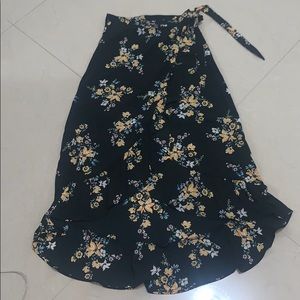 Black and Floral high-low stop skirt!